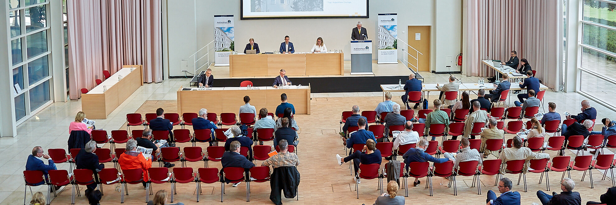 Sommerauktion_Y2B9998_auktionssaal Ergebnisse der Immobilien-Auktion