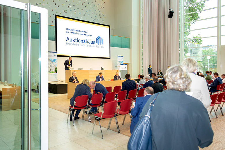 Teilnehmer der Immobilien-Auktion