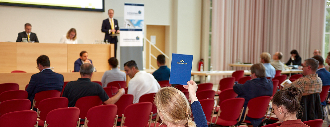 Immobilien-Marktwert erzielen Bieterin bei einer Immobilien-Auktion
