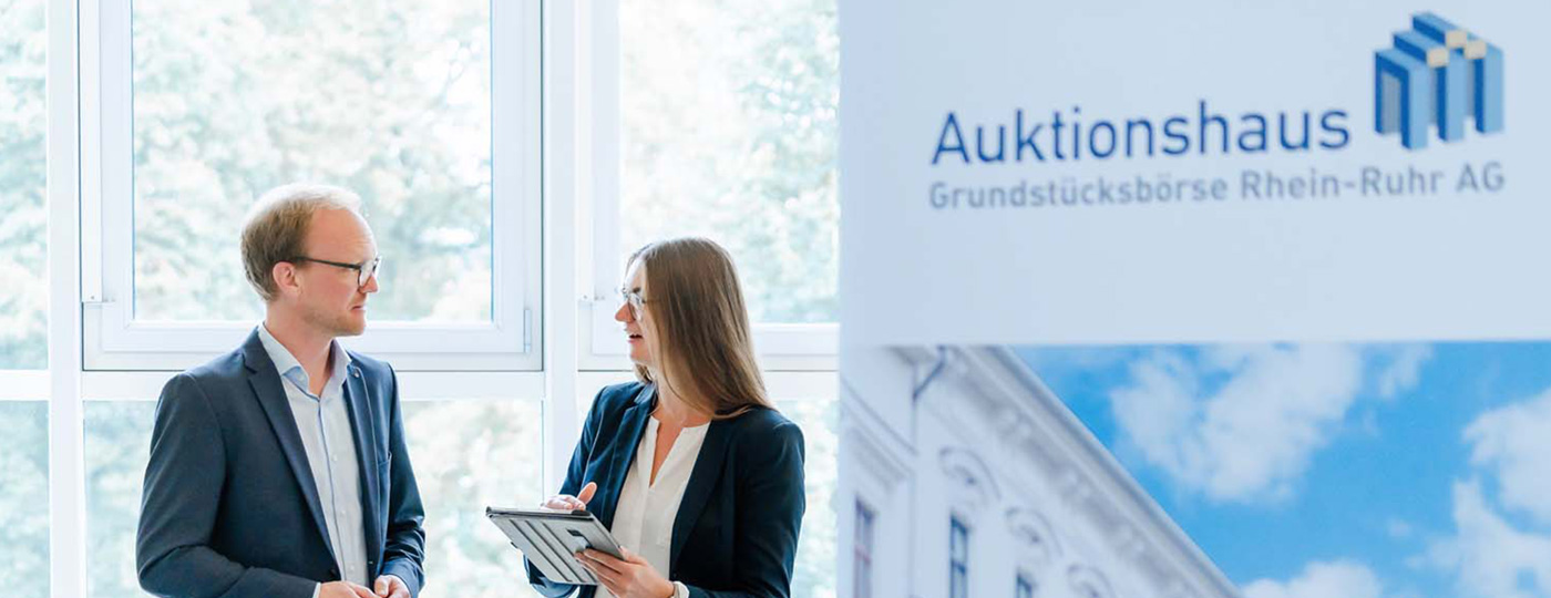 Immobilien-Auktionshaus - Immobilienverkauf Gespräch über Immobilienverkauf